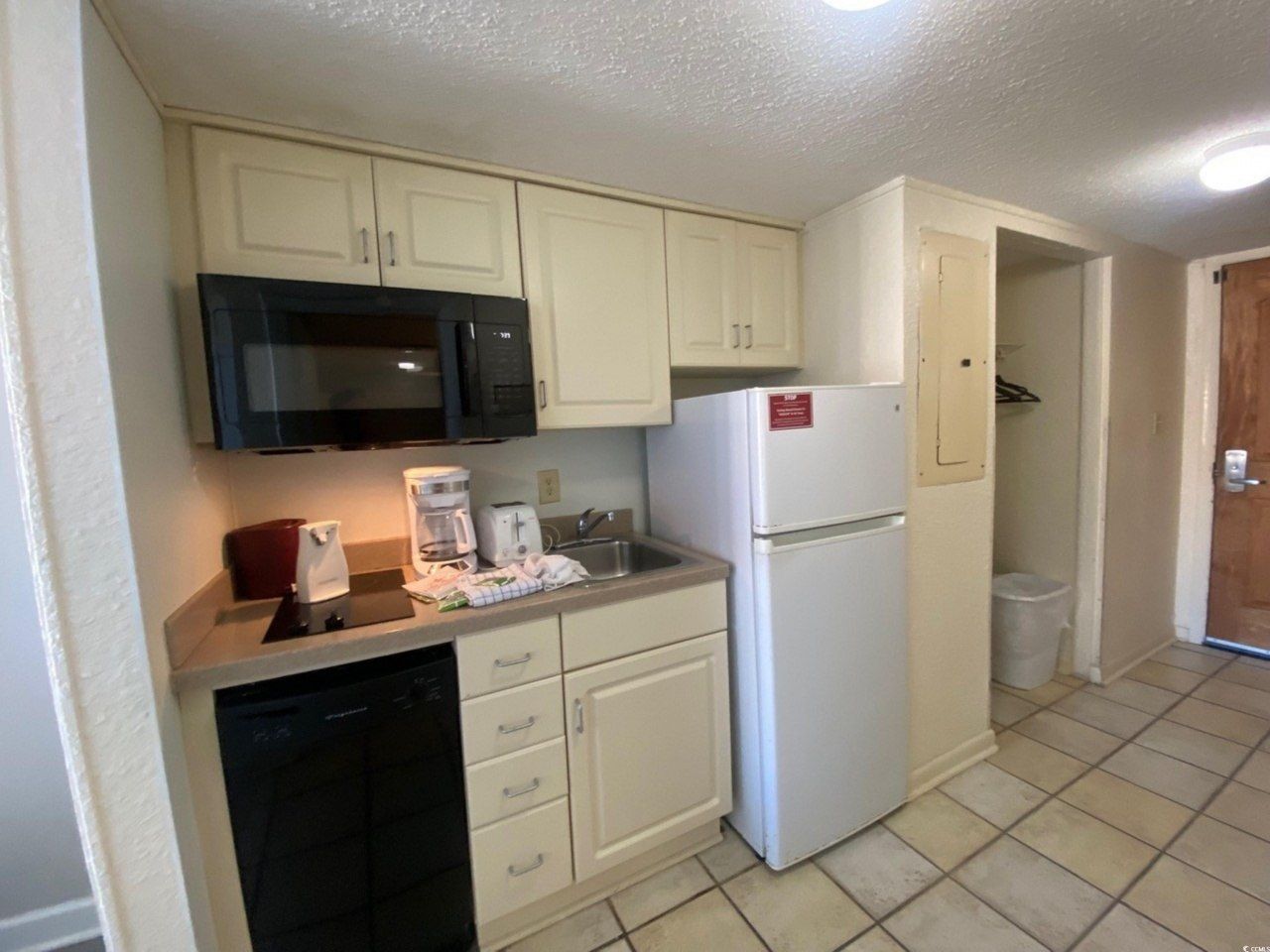 9550 Shore Dr. Photo 16