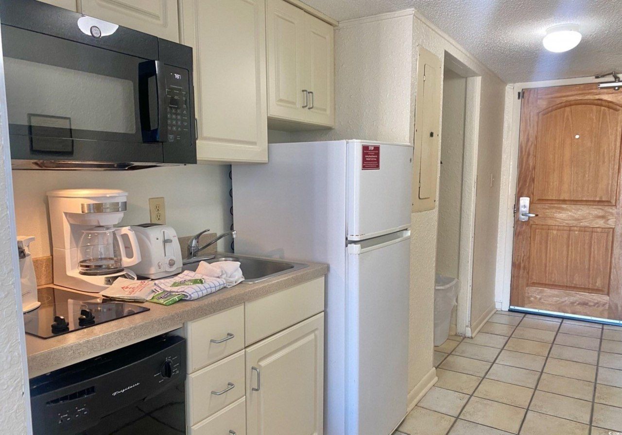 9550 Shore Dr. Photo 17