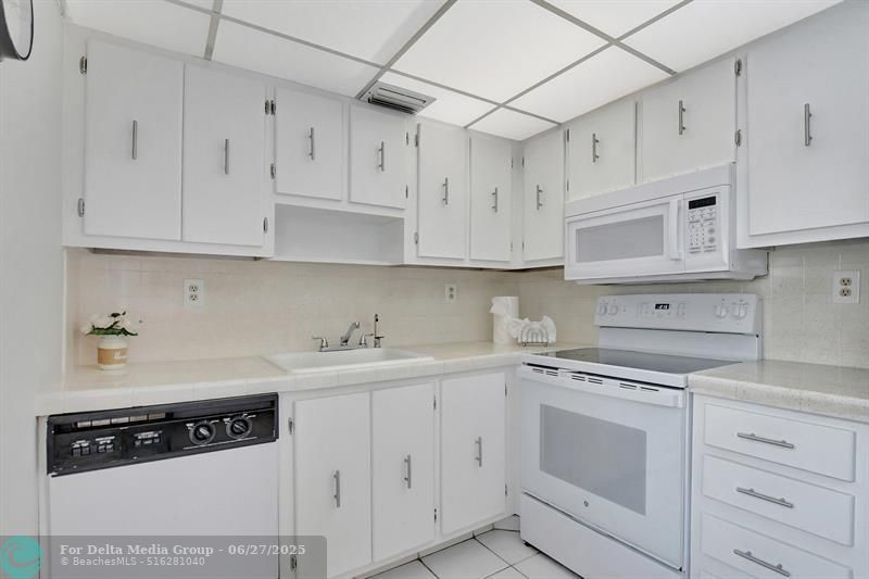 204 Burgundy E, Unit 204, Delray Beach, FL 33484 Photo