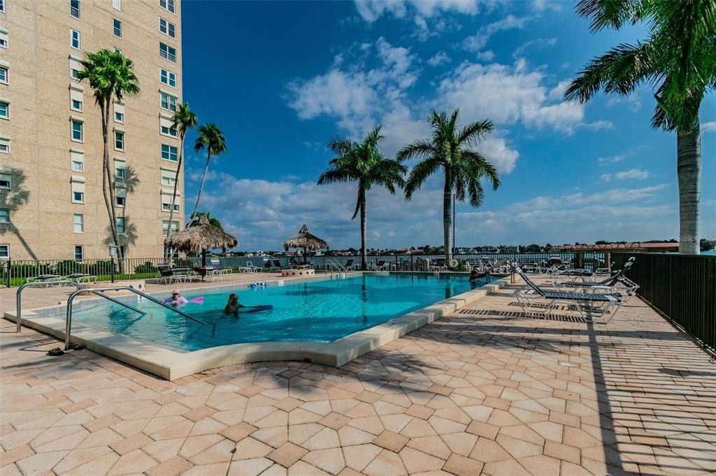 5200 Brittany Drive S, Unit 1110, Saint Petersburg, FL 33715 Photo