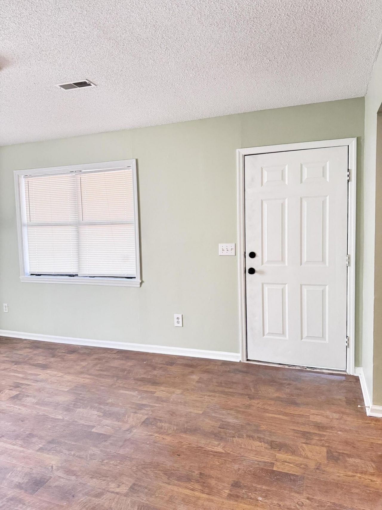 1401 Rivers Street Photo 7