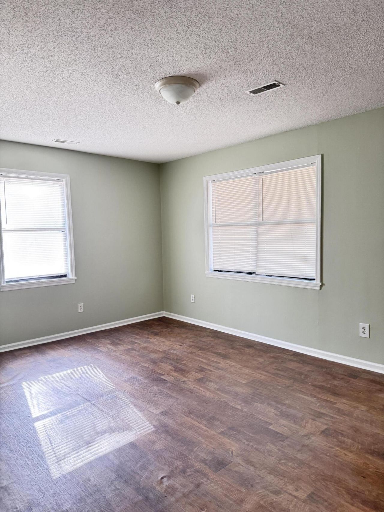 1401 Rivers Street Photo 8