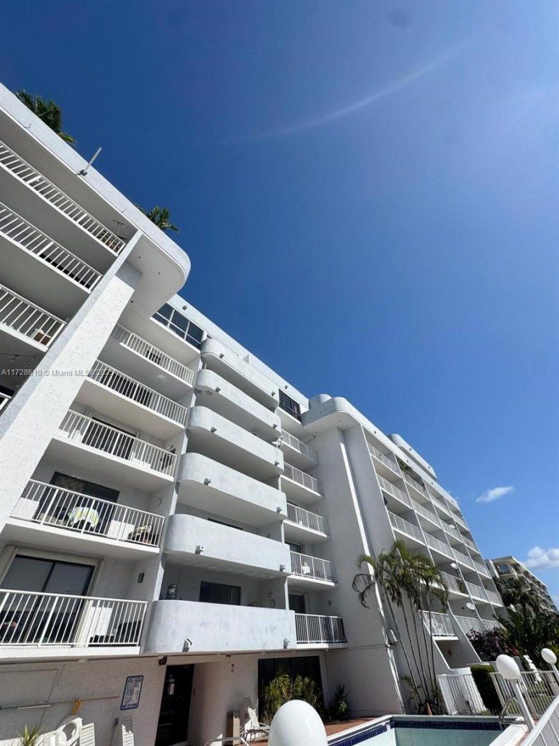 1650 NE 115th St, Unit 506, Miami, FL 33181 Photo