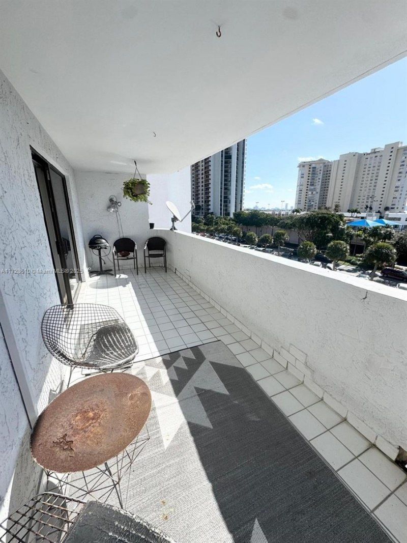 1650 NE 115th St, Unit 506, Miami, FL 33181 Photo