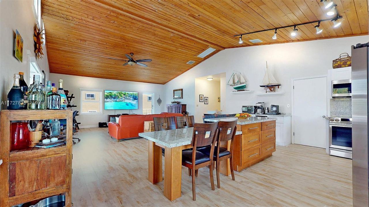 28 Center Ln, Key Largo, FL 33037 Photo