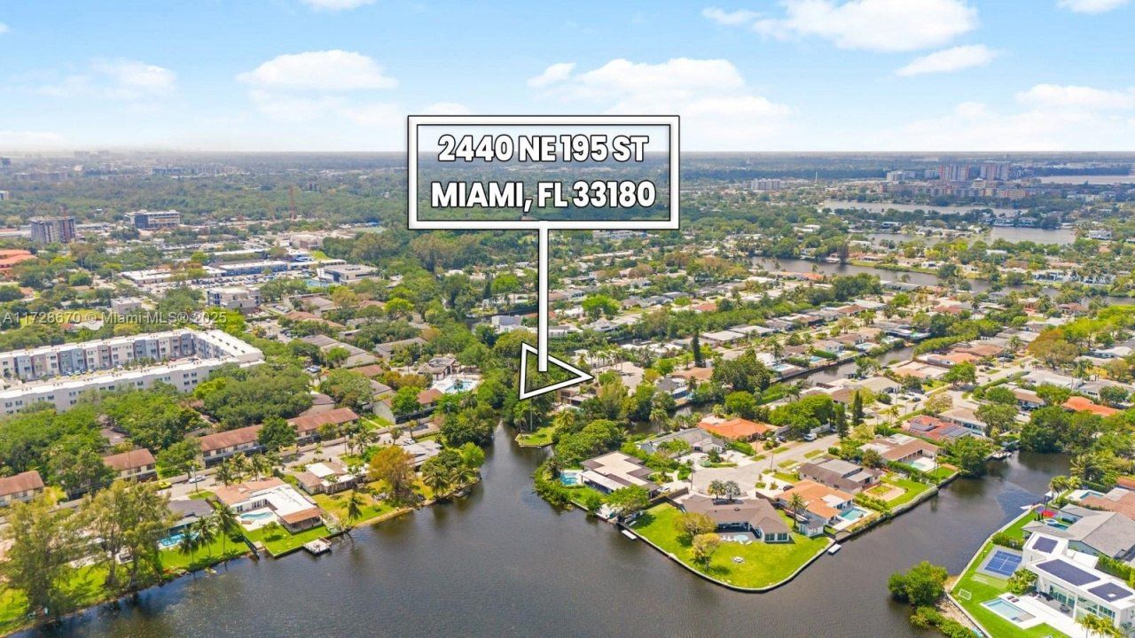 2440 NE 195th St, Miami, FL 33180 Photo