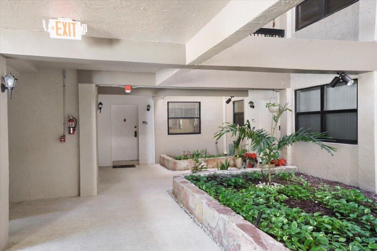 511 Ives Dairy Road, Unit 101-6, Miami, FL 33179 Photo