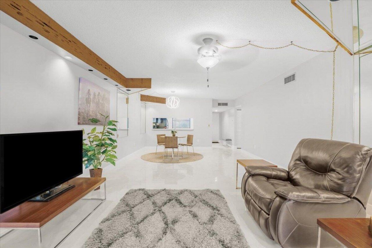 511 Ives Dairy Road, Unit 101-6, Miami, FL 33179 Photo