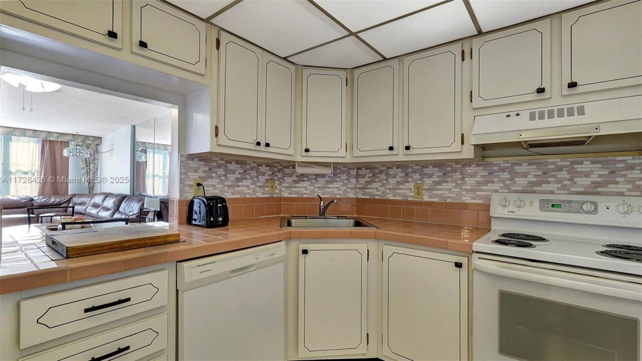 3015 N Ocean Blvd, Unit 3J, Fort Lauderdale, FL 33308 Photo