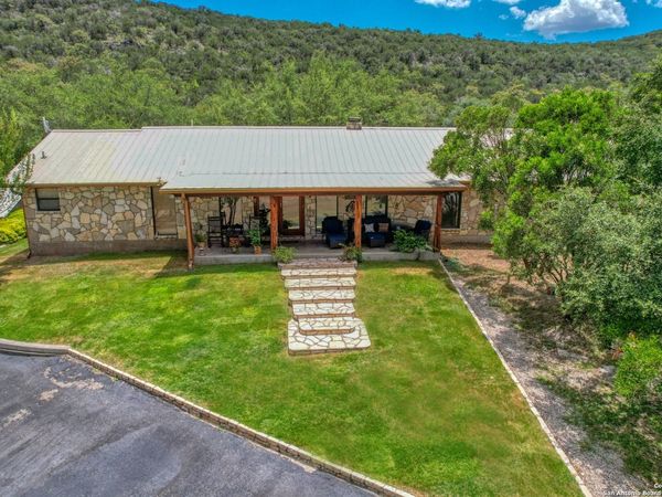 457 N TOMAHAWK WAY, ConCan, TX 78838