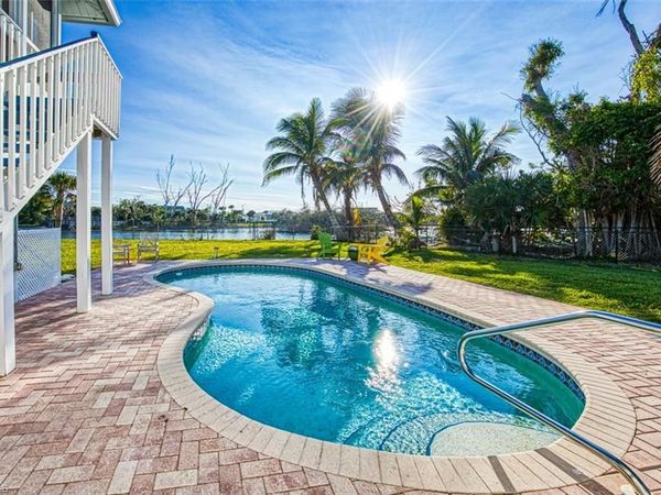3131 Twin Lakes LN, SANIBEL, FL 33957