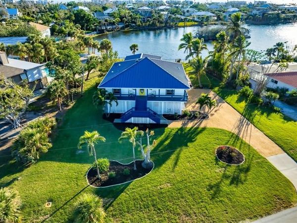 3131 Twin Lakes LN, SANIBEL, FL 33957