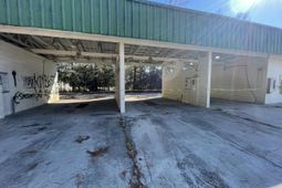 916 Hart Street photo 4