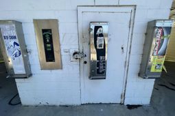 916 Hart Street photo 4