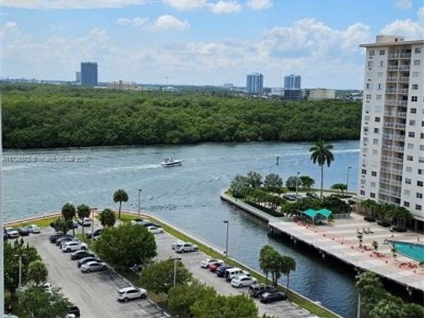 500 Bayview Dr, Unit 1117, Sunny Isles Beach, FL 33160