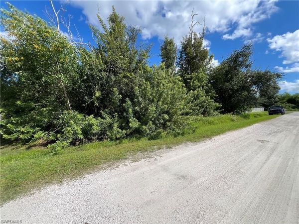 5210 Barrow DR, ST. JAMES CITY, FL 33956