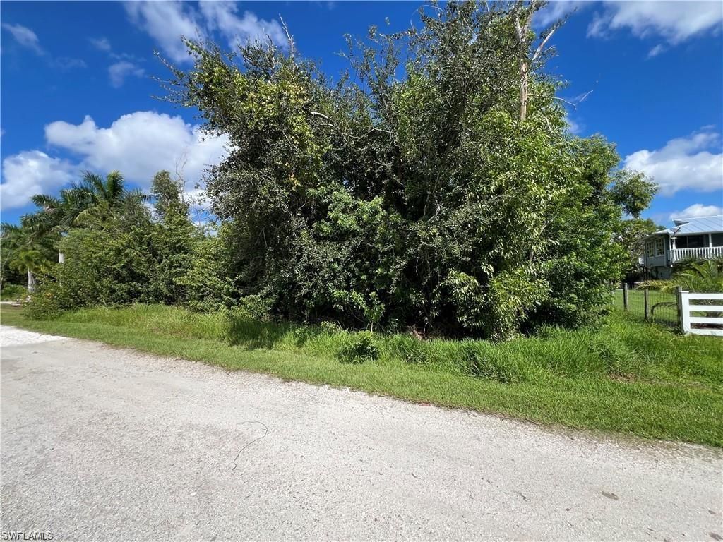 5210 Barrow Dr, Saint James City, FL 33956 Photo