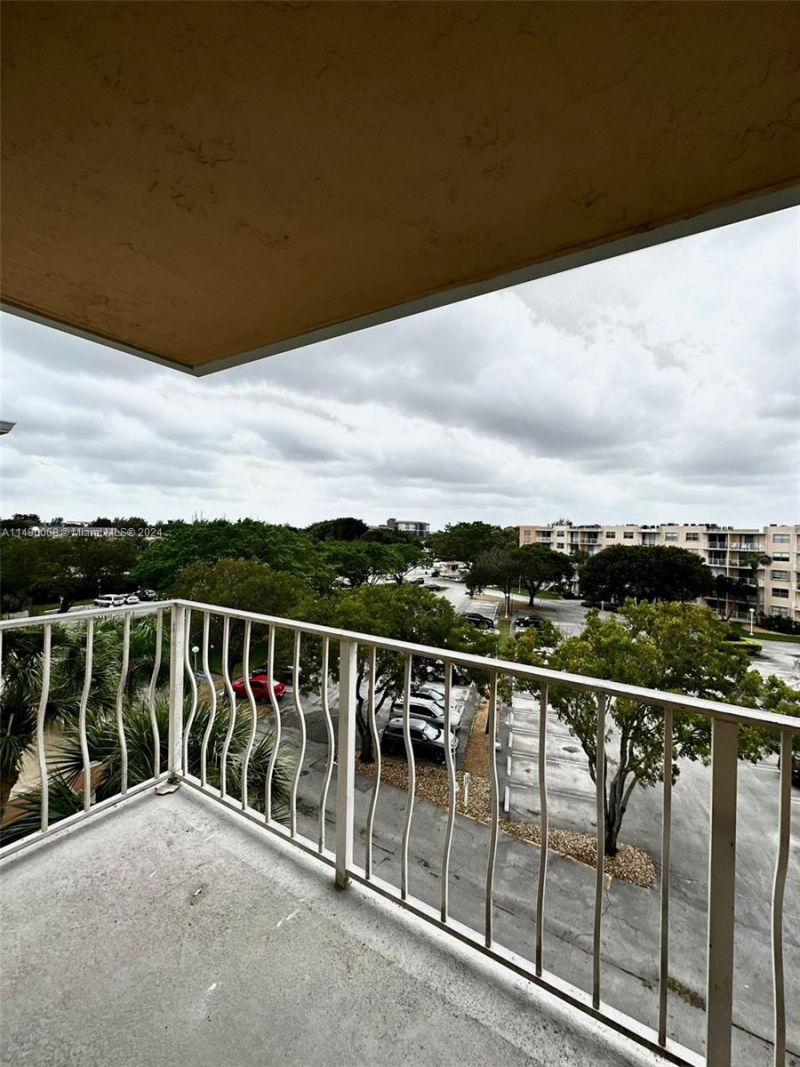 480 Executive Center Dr, Unit 5N, West Palm Beach, FL 33401 Photo