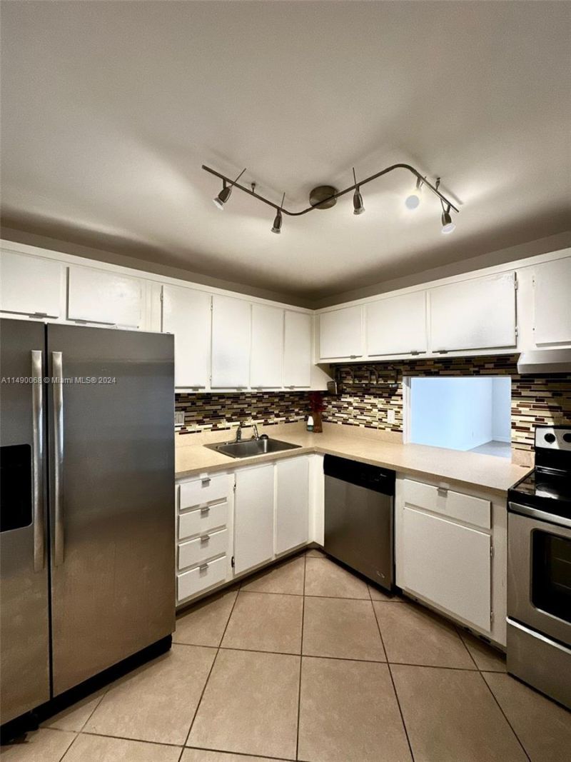 480 Executive Center Dr, Unit 5N, West Palm Beach, FL 33401 Photo