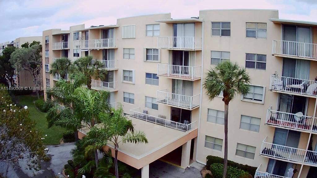 480 Executive Center Dr, Unit 5N, West Palm Beach, FL 33401 Photo