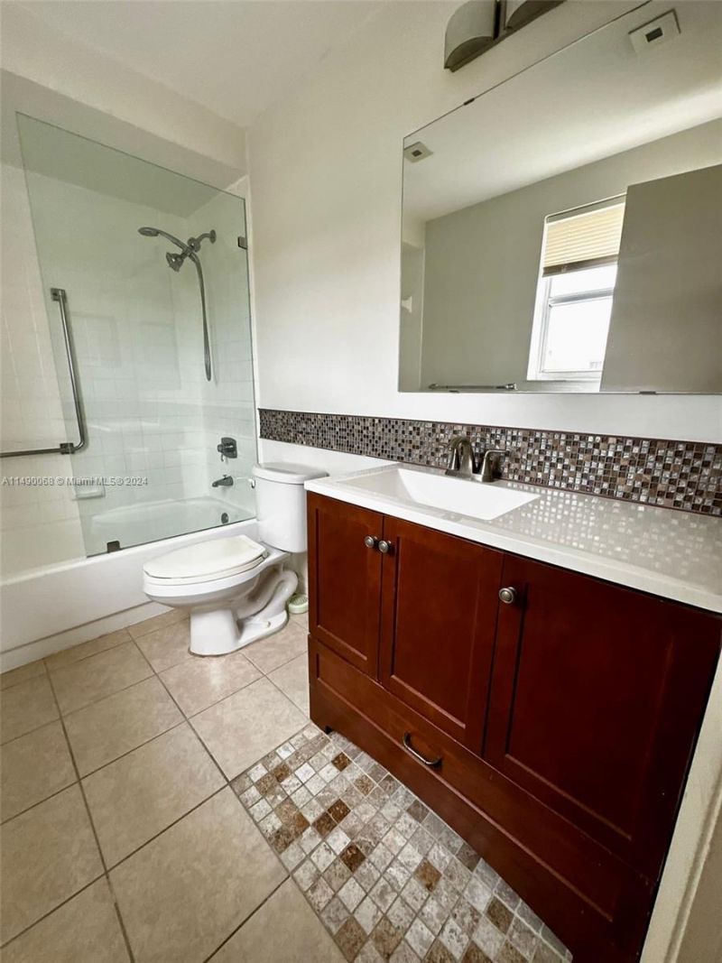 480 Executive Center Dr, Unit 5N, West Palm Beach, FL 33401 Photo