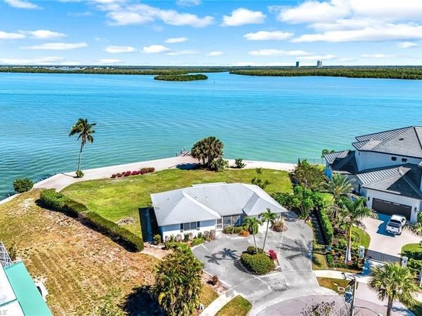 980 Iris CT, MARCO ISLAND, FL 34145