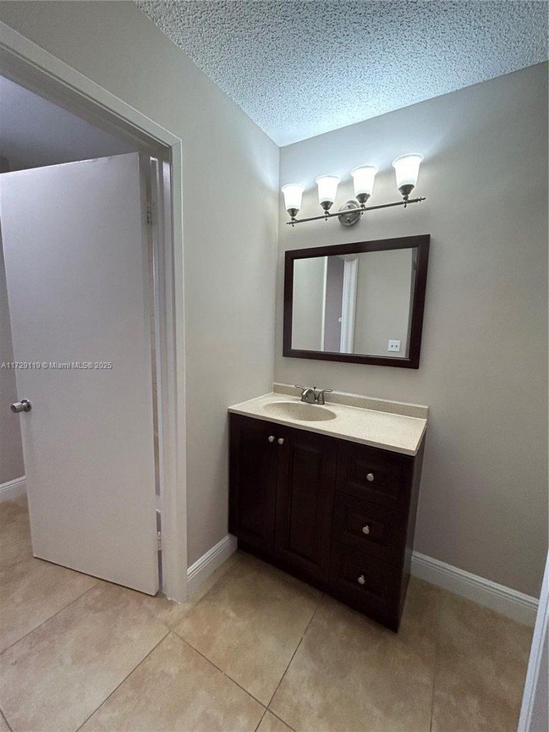 530 NW 109th Ave, Unit 501, Miami, FL 33172 Photo