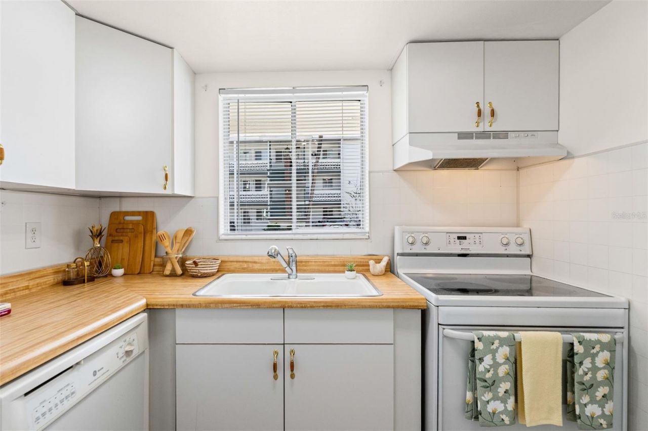 1853 Restful Drive, Unit L2, Bradenton, FL 34207 Photo