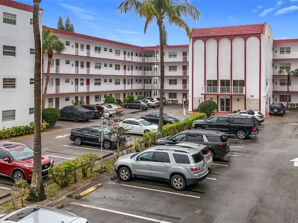 4270 NW 40th Street, Unit 208, Lauderdale Lakes, FL 33319