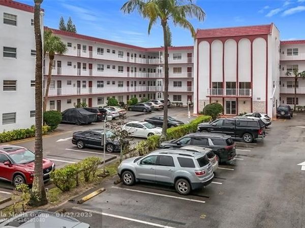 4270 NW 40th Street, Unit 208, Lauderdale Lakes, FL 33319