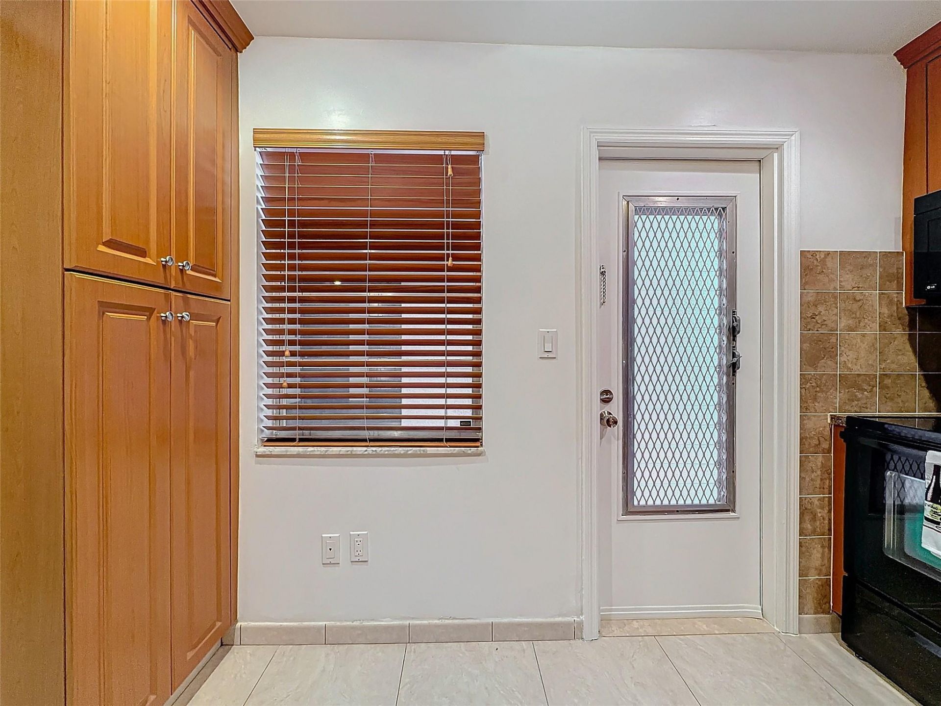 4270 NW 40th Street, Unit 208, Lauderdale Lakes, FL 33319 Photo