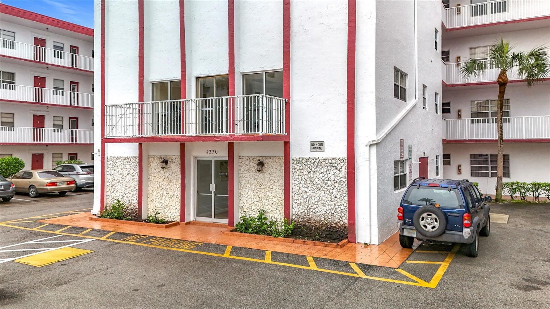 4270 NW 40th Street, Unit 208, Lauderdale Lakes, FL 33319 Photo