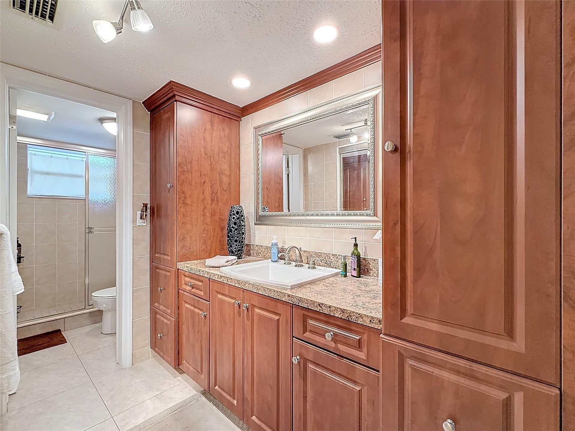 4270 NW 40th Street, Unit 208, Lauderdale Lakes, FL 33319 Photo