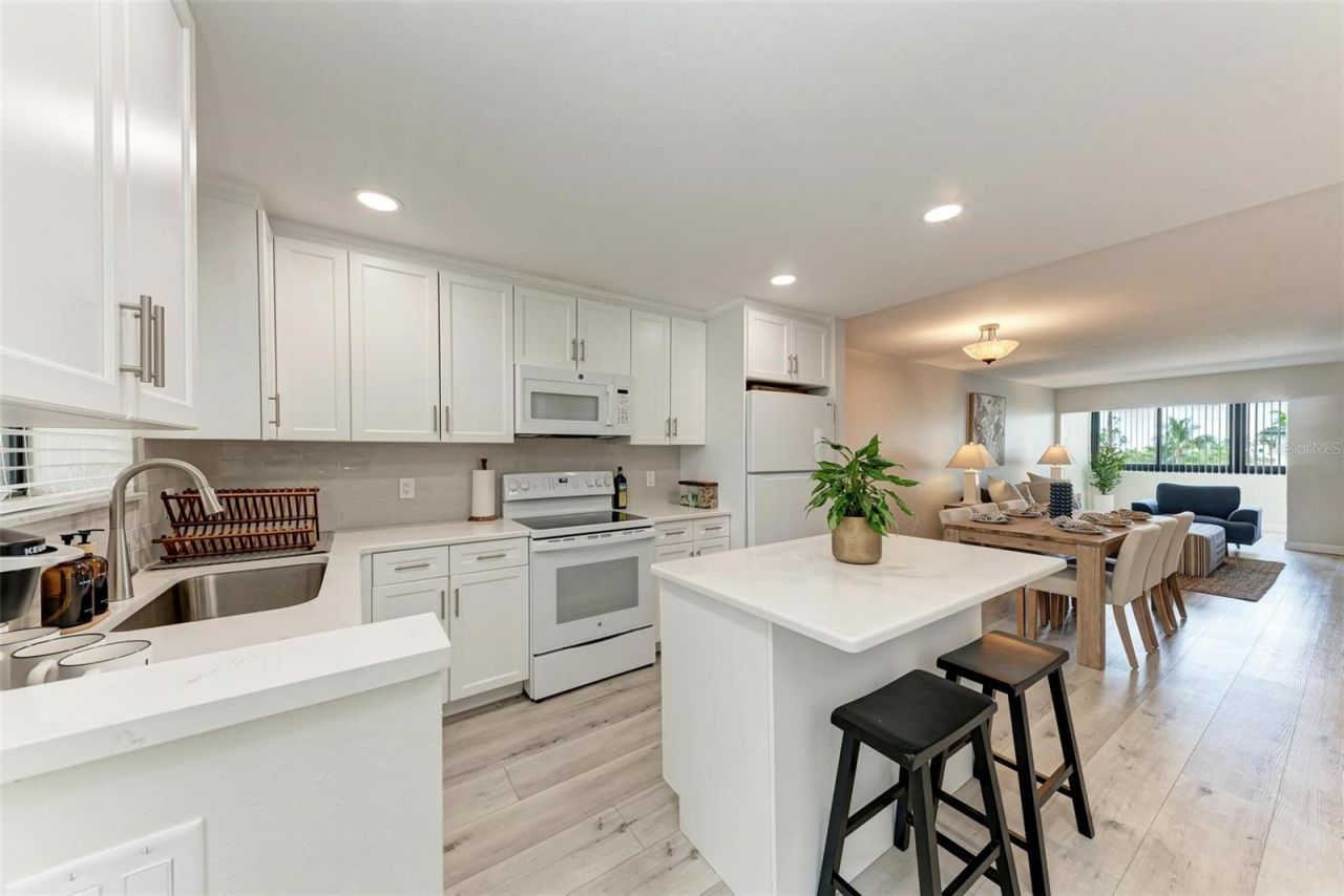 350 S Polk Drive, Unit 303, Sarasota, FL 34236 Photo