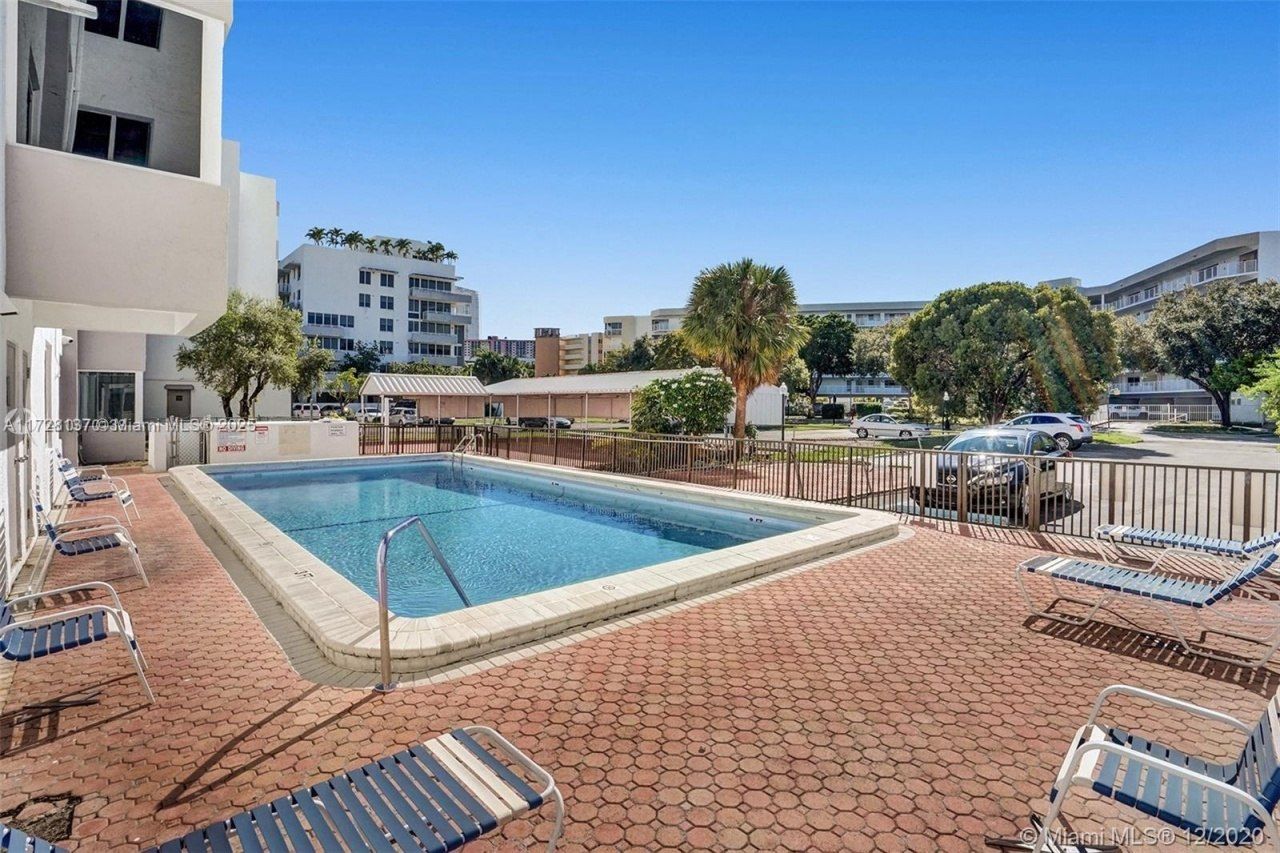 250 180th Dr, Unit 455, Sunny Isles Beach, FL 33160 Photo