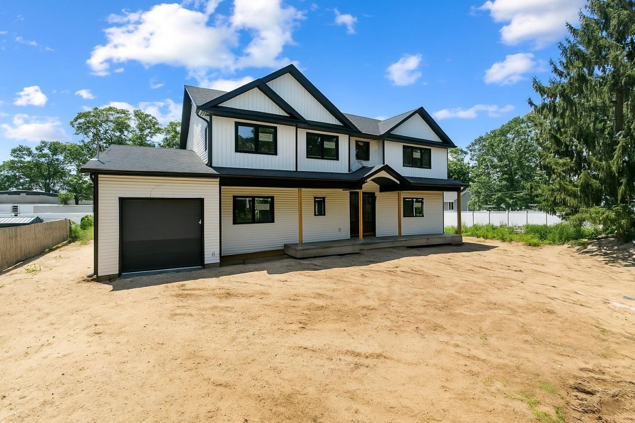 825 Weber Avenue, West Babylon, NY 11704 Main Photo