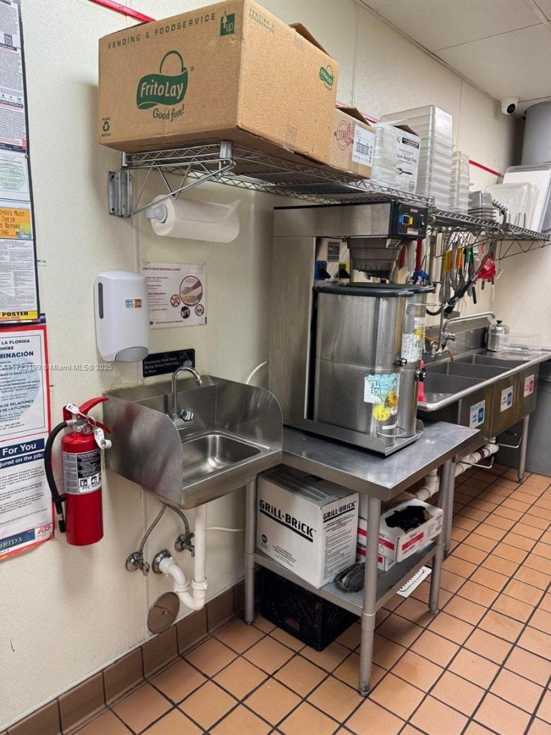 8000 W Broward Blvd, Plantation, FL 33388 Photo