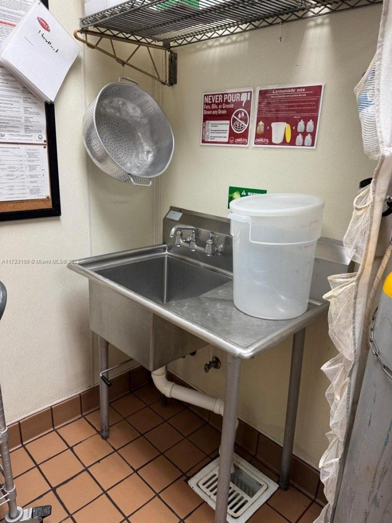 8000 W Broward Blvd, Plantation, FL 33388 Photo