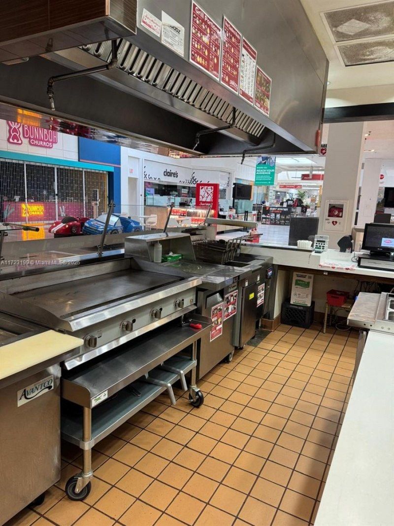 8000 W Broward Blvd, Plantation, FL 33388 Photo