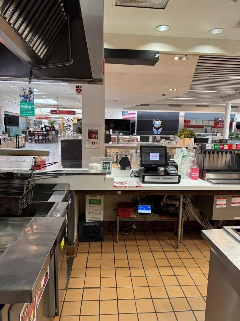 8000 W Broward Blvd, Plantation, FL 33388 Photo