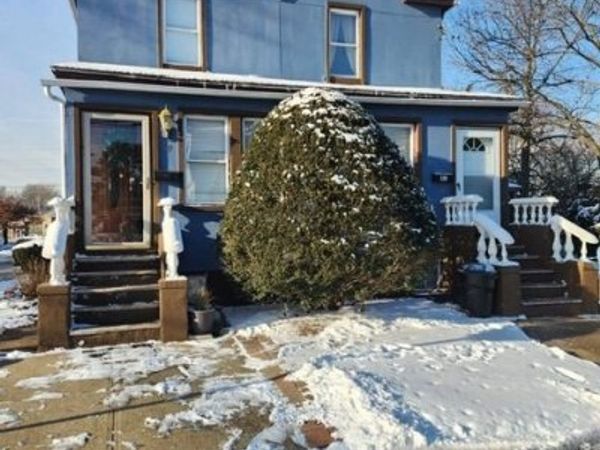 39 Old Stewart Avenue, New Hyde Park, NY 11040