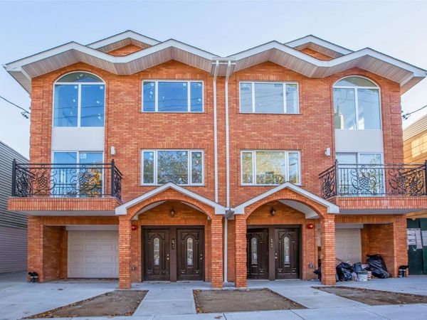 6960 Caldwell Avenue, Maspeth, NY 11378