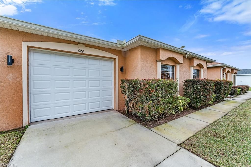 624 Falls Ln, Lehigh Acres, FL 33974 Photo