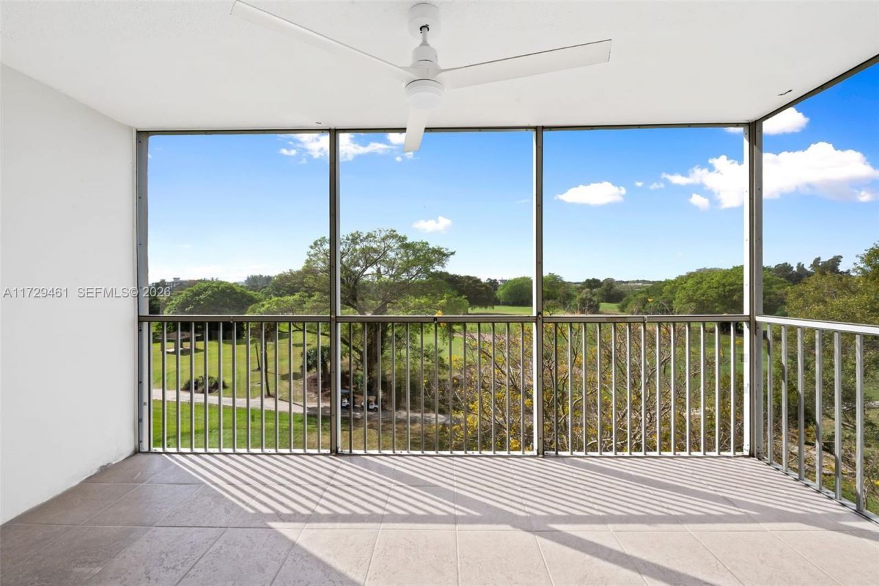 3050 N Palm Aire Dr, Unit 501, Pompano Beach, FL 33069 Photo