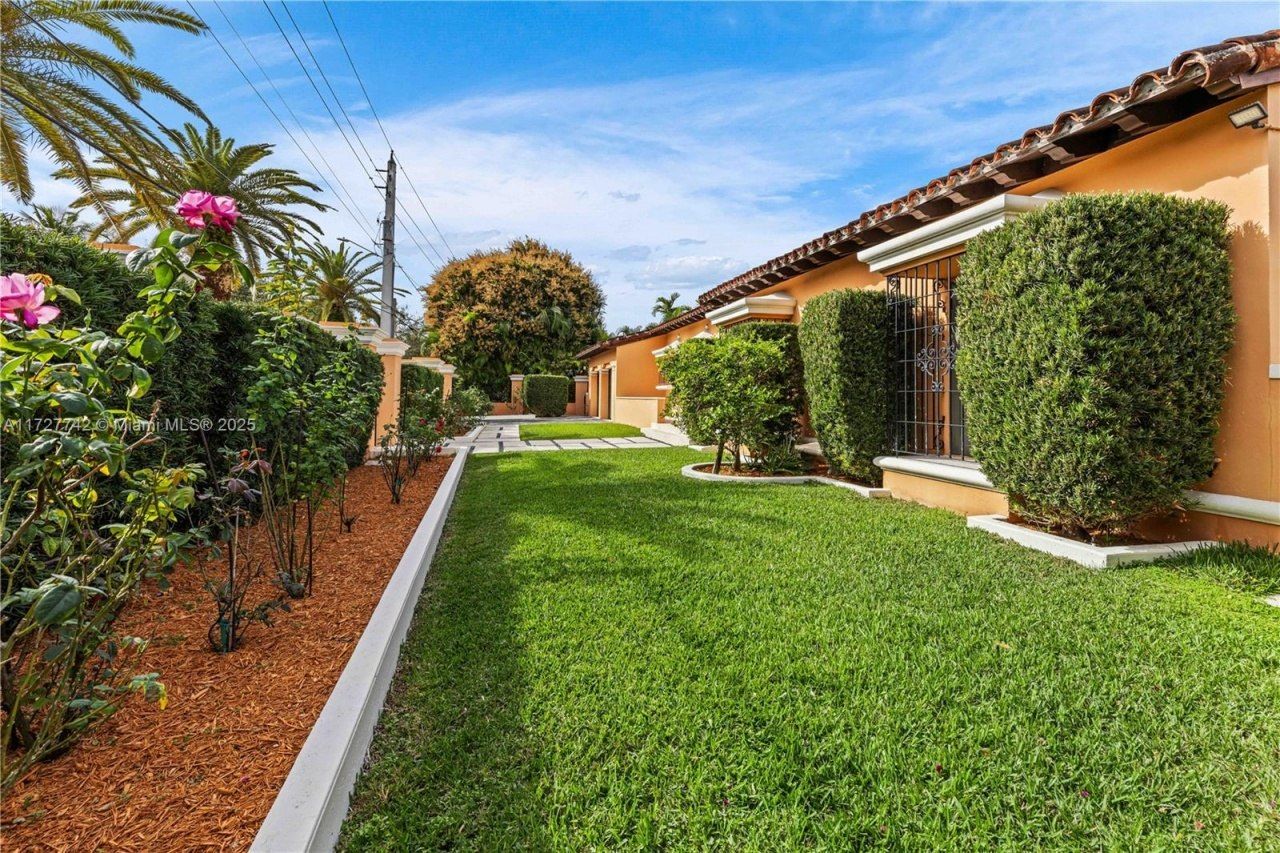 1181 S Alhambra Cir, Coral Gables, FL 33146 Photo