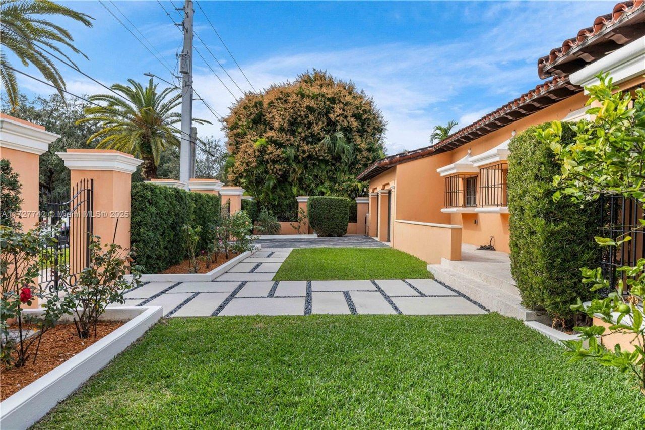 1181 S Alhambra Cir, Coral Gables, FL 33146 Photo