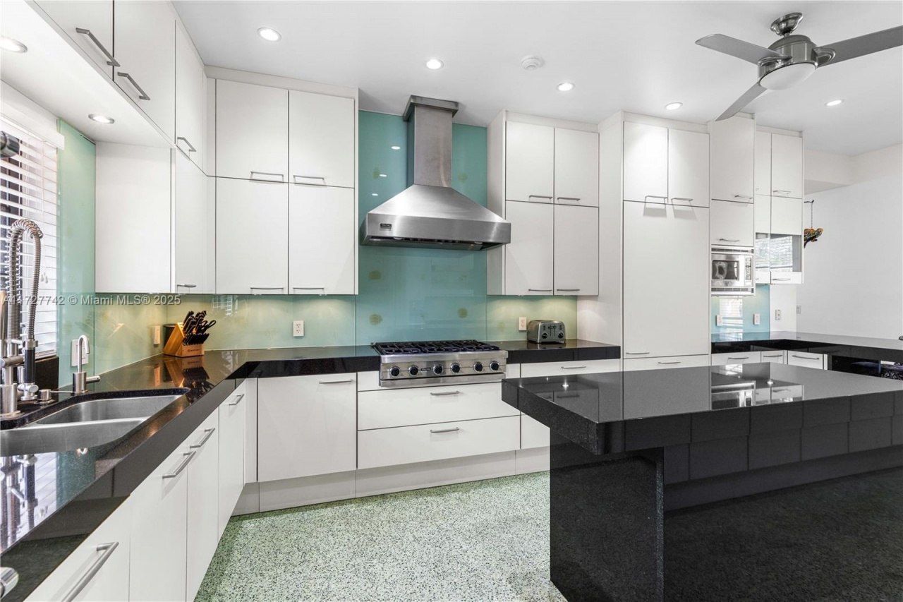 1181 S Alhambra Cir, Coral Gables, FL 33146 Photo