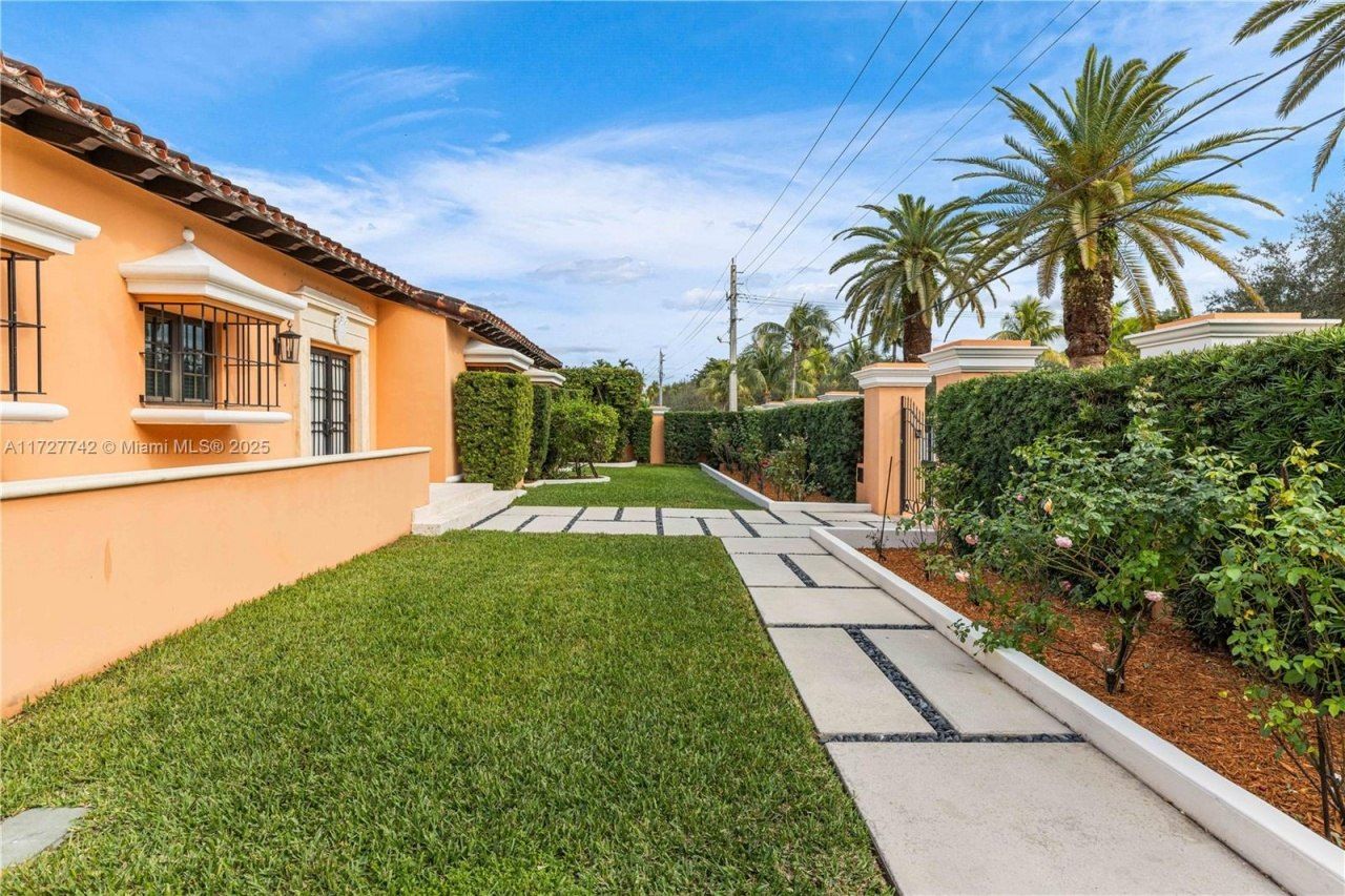 1181 S Alhambra Cir, Coral Gables, FL 33146 Photo