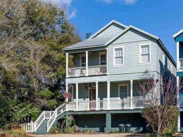 204 VIRGINIA AVENUE, STEINHATCHEE, FL 32359