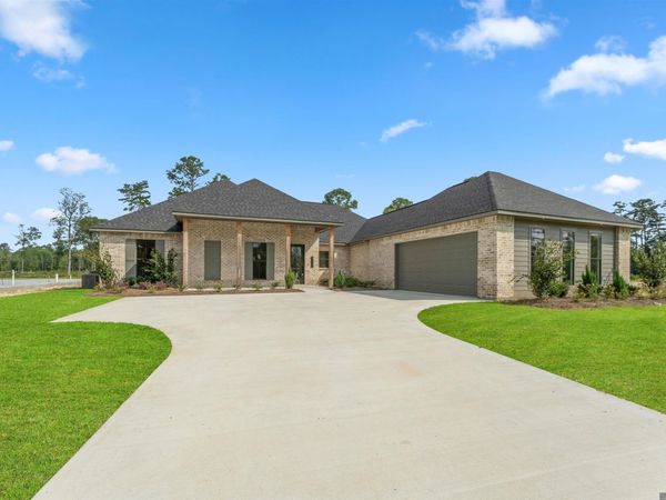 9117 Hillon Hood Rd, Denham Springs, LA 70726